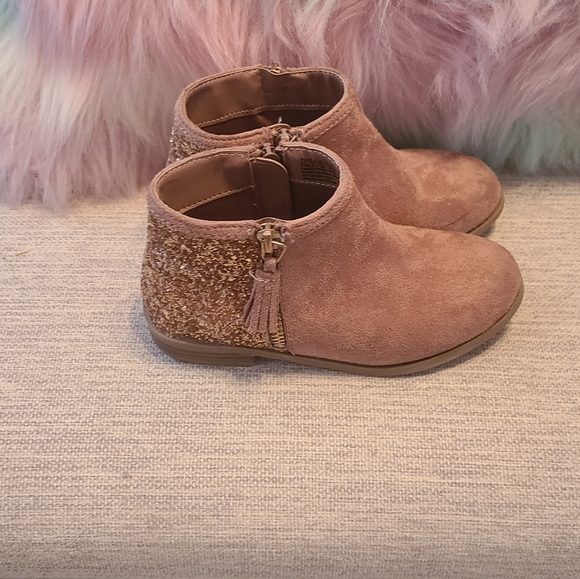 Cute booties - Picture 2 of 3